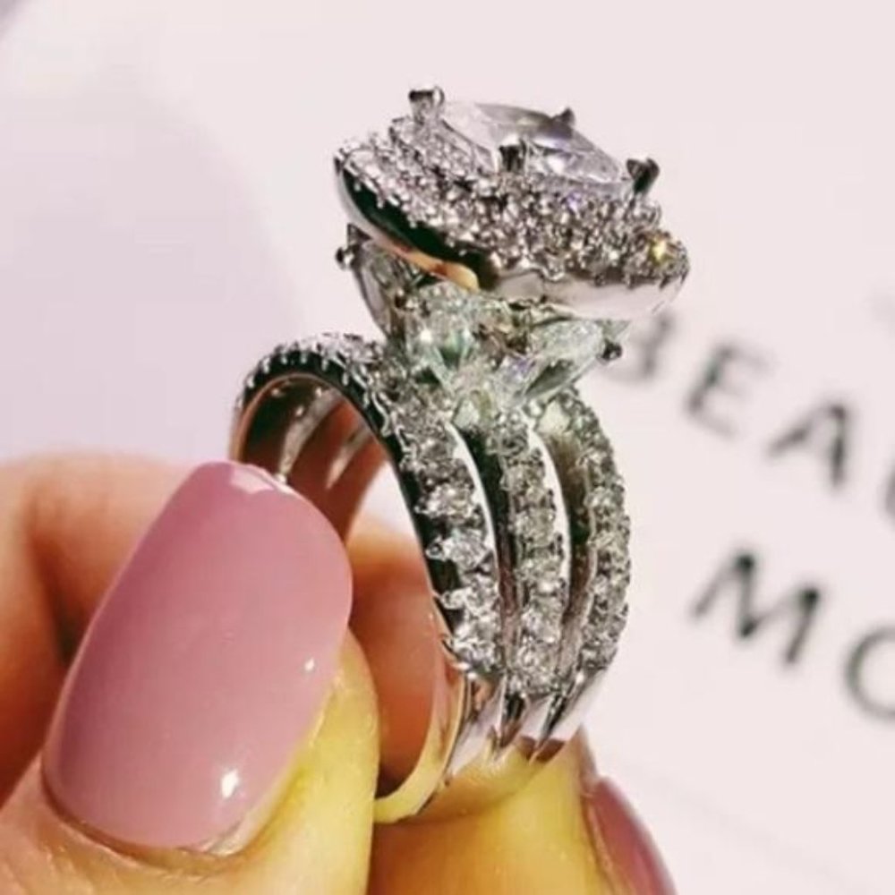 NEW 925 STERLING SILVER  CUSHION RING, CUTE RING, SHINY RING.